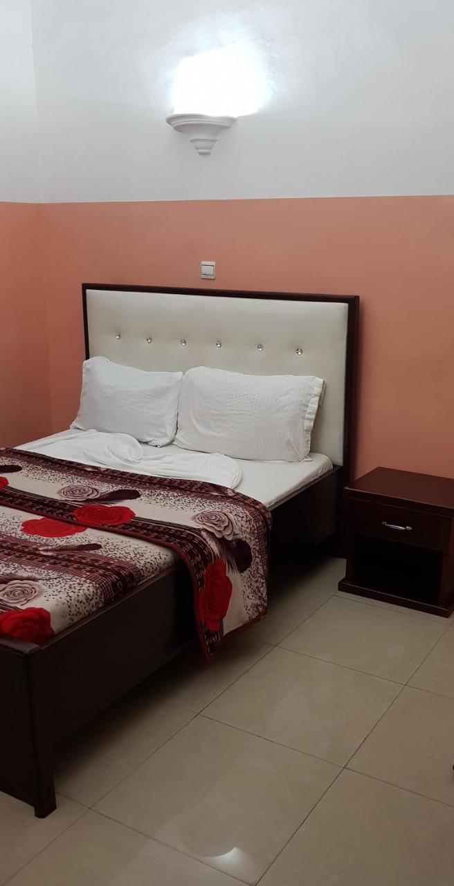 Appartements Chez Léo Brazzaville Esterno foto